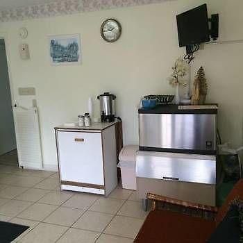 Budget Inn Бекли Екстериор снимка